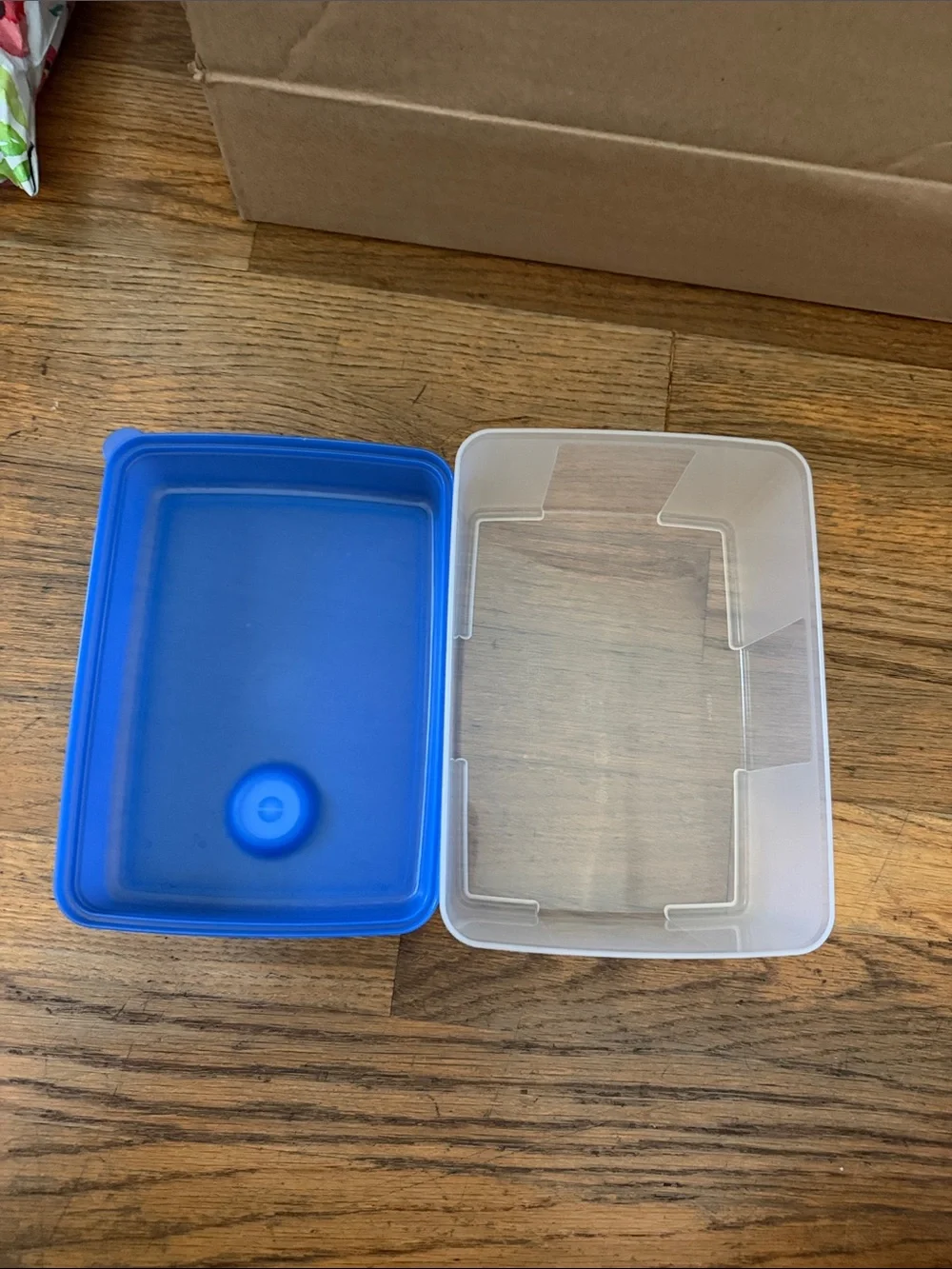 Tupperware Freezer mate w dual on lid.